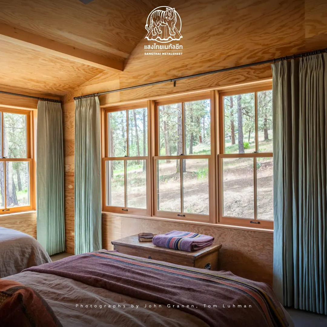 เพิ่มความ Cozy ภายในกระท่อม Metalsheet ด้วยไอเดียผนังบ้านลายไม้